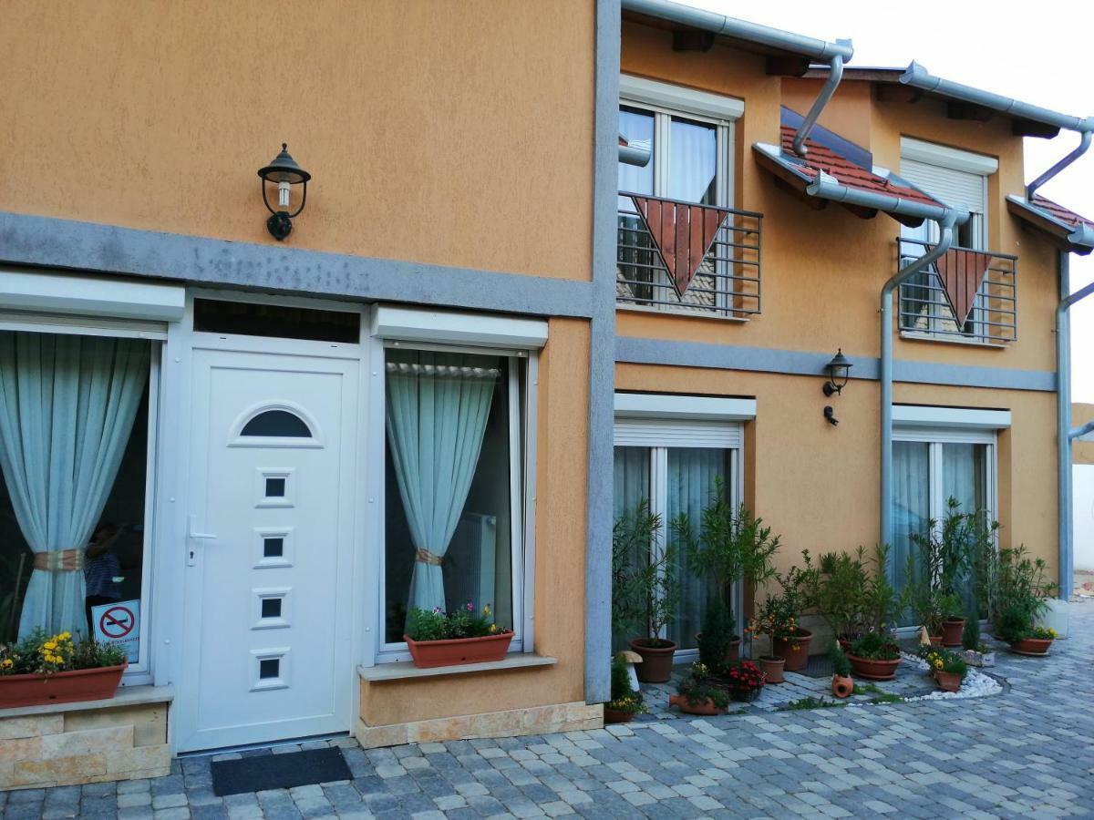 Bed and Breakfast Ludvig Panzio Виллань Экстерьер фото